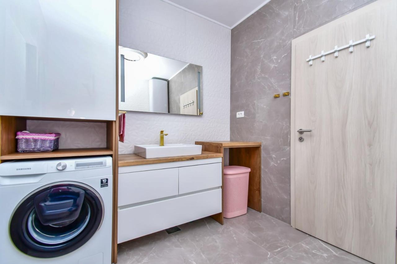 Apartment Ela Omis Luaran gambar